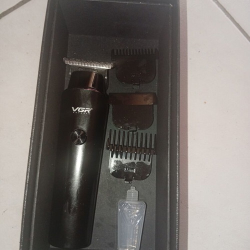 Trimmer VGR Voyager used with charger