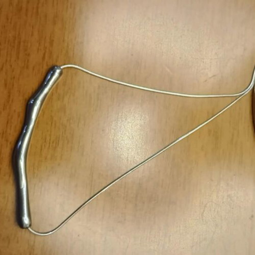 Necklace new in silver color, easy to wear