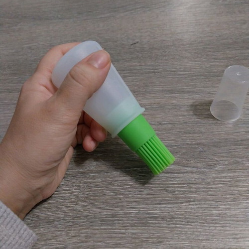 Silicone bottle with oil brush new, green