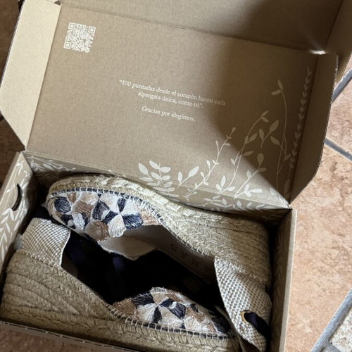 Alhamas espadrilles size 39 like new, beige and blue, 6-7 cm heel