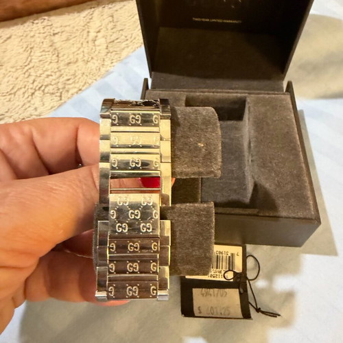 Gucci Twirl women's watch like new, model YA112501, silver