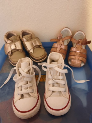 Baby shoes used, pack of 22 assorted