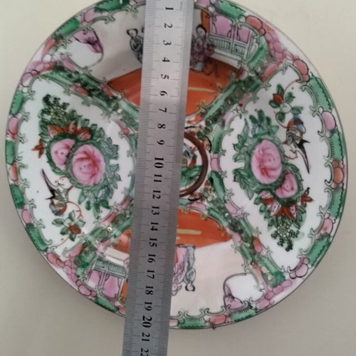 Decorative wall plates set like new, diam. 20 cm and 24 cm