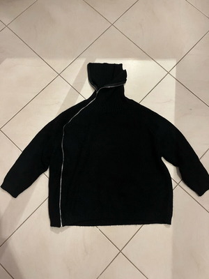 Black turtleneck sweater like new with zipper, size S
