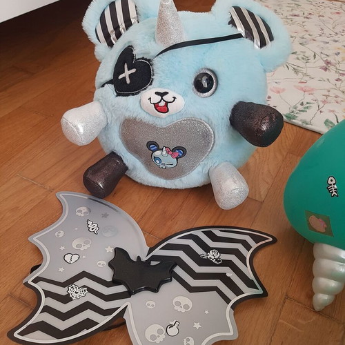 Doll toy like new