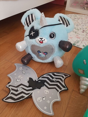 Doll toy like new