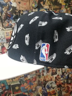 Adidas hat new, black and white