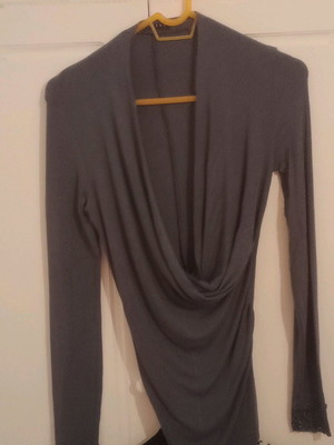 Sisley long blouse like new with lace details on sleeves blue size L