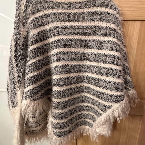 Poncho like new, grey and beige, size M
