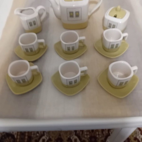 Tea or coffee set like new with 6 cups and accessories