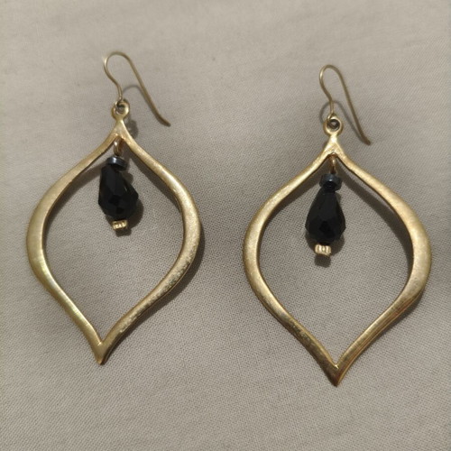Handmade gold-plated teardrop earrings with black onyx stainless steel like new