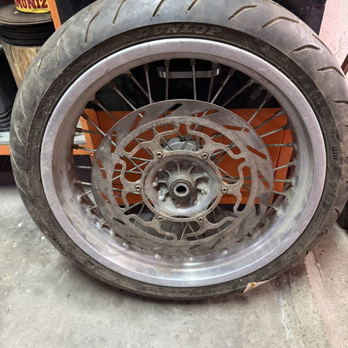 Motard motorcycle rims with disc plates and side tires from KTM 640lc4