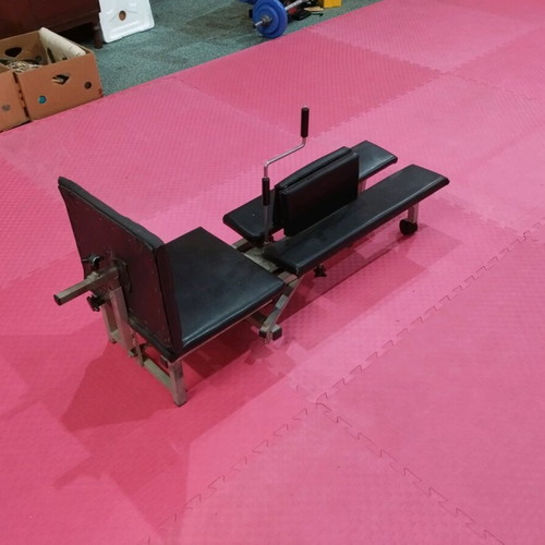 Leg opening machine like new for martial arts and yoga