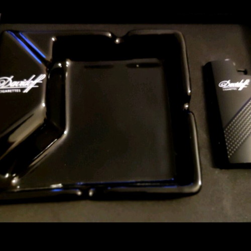 Davidoff lighter and ashtray set new in luxury case