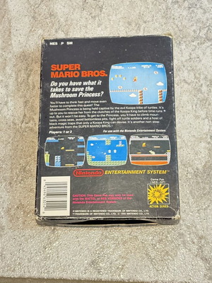 Super Mario Bros. Nintendo Entertainment System (NES) игра употребявана, пълна в кутия