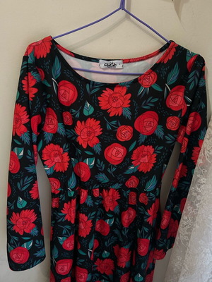 Chaton dress new with red flowers large size