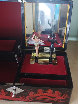 Vintage Japanese TOYO music box jewelry chest with ballerina and dancer