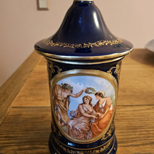 Italian ceramic like new in dark blue color