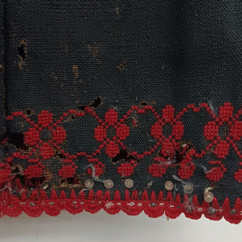 Collectible traditional wool dress No 129 used