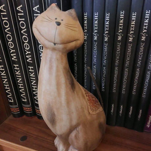 Clay decorative cat 22 cm like new