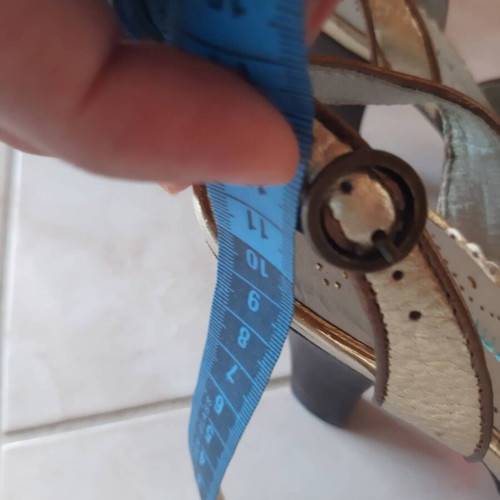 Leather sandals gold like new