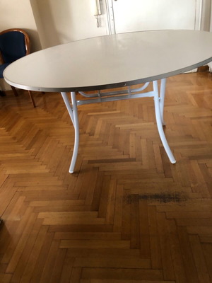 White round dining table 1.30m like new, foldable