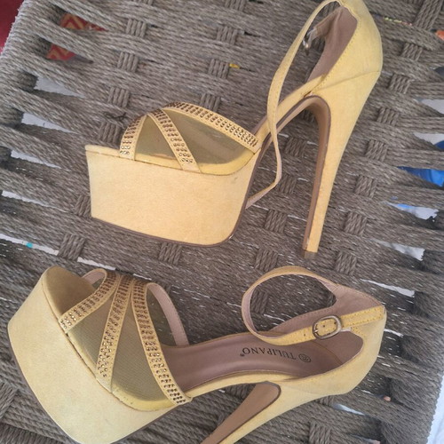 Tulipano yellow pumps like new size 39 with rhinestones