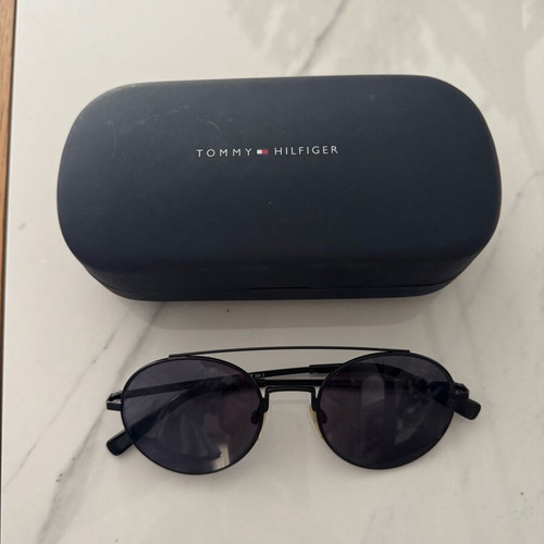 Tommy Hilfiger sunglasses black like new