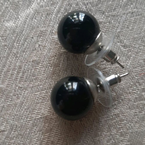 Earrings with black ball new