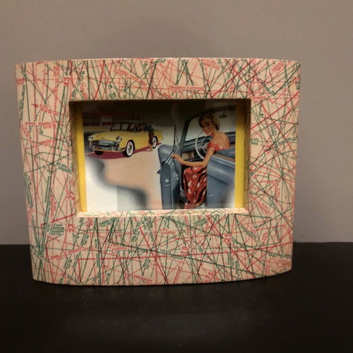 Vintage picture frame 1950 pattern like new