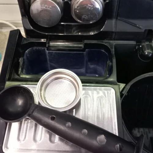 Krups XP2000 Espresso and Drip Coffee Maker like new with Milk Frother