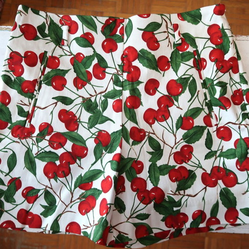 Zara cherry print shorts XS new, white and red