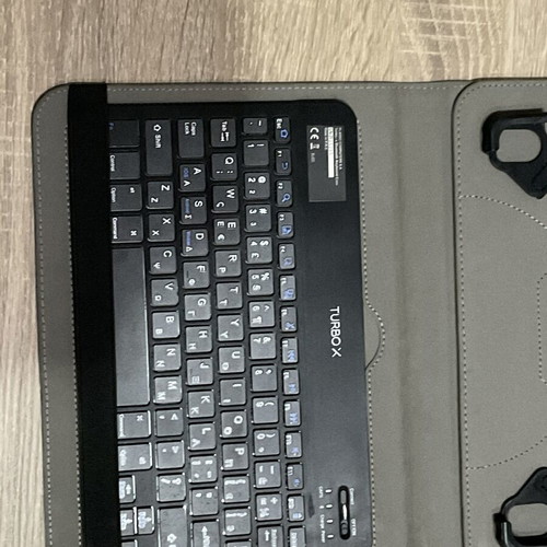 Tablet case with keyboard like new, Bluetooth, fits 9"-11" tablets