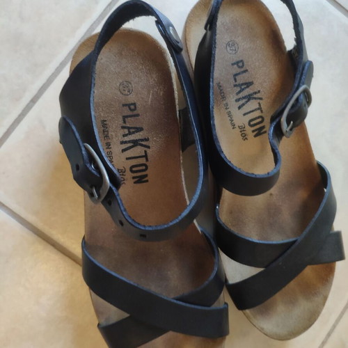 Plakton No37 platform sandals like new, black
