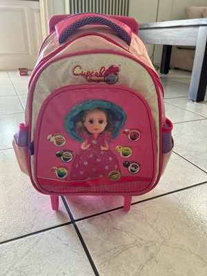 Kindergarten bag with cupcake wheels like new