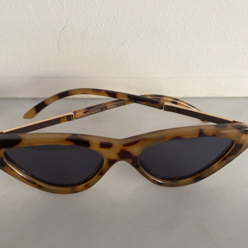 Sunglasses with tortoiseshell frame like new