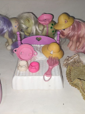 My Little Pony El Greco Blue Belle, Minty, Cotton Candy & accessories pack used