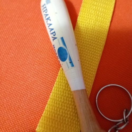Heraklis wooden keychain bat like new