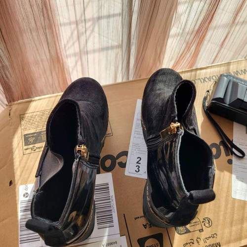 Beauty's Girl's black ankle boots like new, size 40