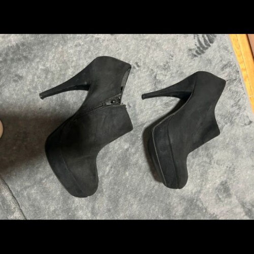 Migato stiletto suede ankle boots size 39 like new, black