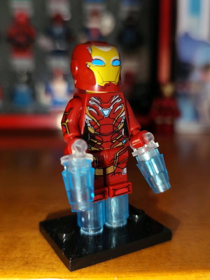 Rescue Pepper Potts Concept Suit like new with accessories