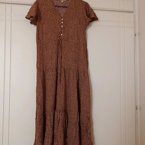 Leopard dress large new, long with buttons and ruffles