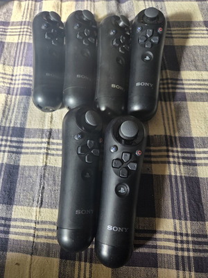 PS3 Move controllers used, compatible with PS4