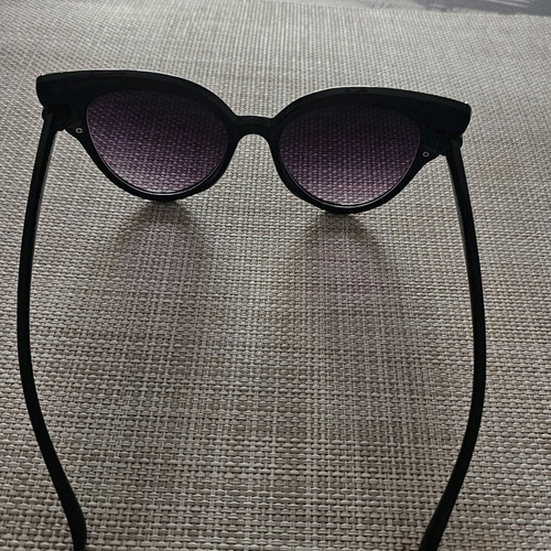 Black sunglasses like new