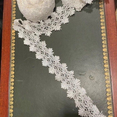 Lace with shells 7.60 meters new, off white with slight pearly tone