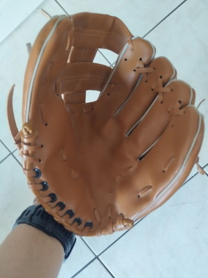 Baseball glove for right-handed player, synthetic leather