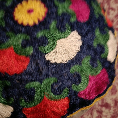 Pillow very old with embroidery diameter 40cm