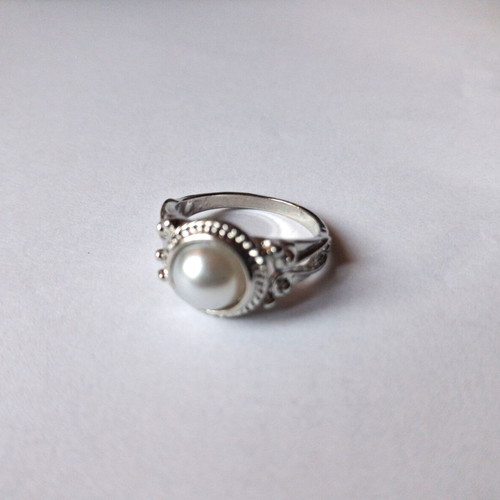 Vintage pearl ring new, silver plated metal, white