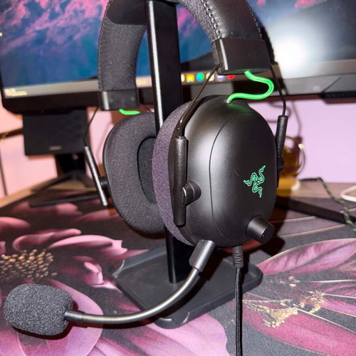 Razer Blackshark V2 Gaming Headset used with USB sound card wired