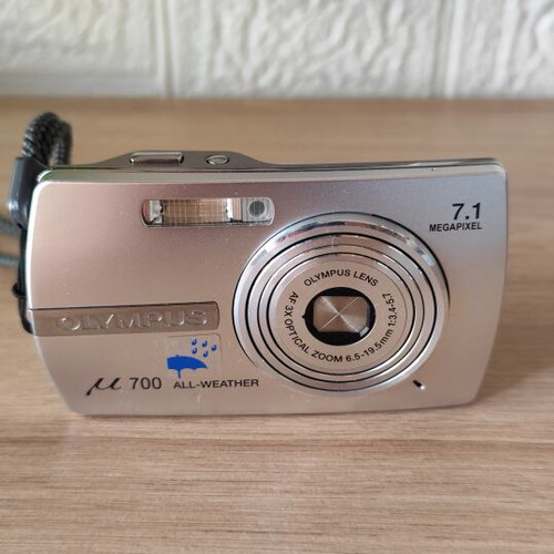 Olympus µ 700 All-Weather digital camera like new